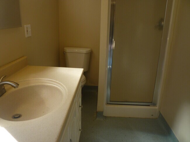 Building Photo - Cute Private Studio!!