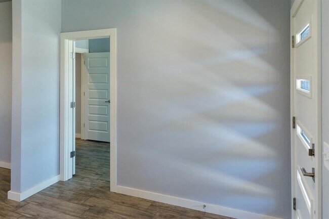 Building Photo - 306 Kirks Holw