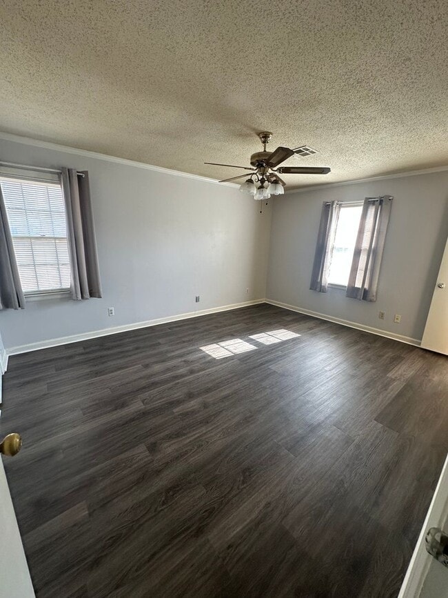 Building Photo - 743 Leicester Dr