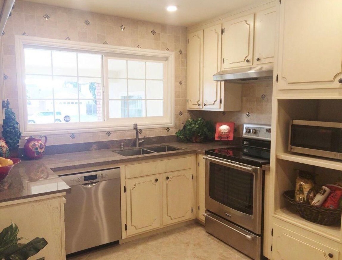 Building Photo - 238 S Park Victoria Dr