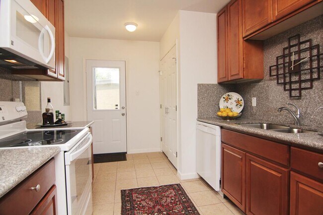 Building Photo - 6832 Bellgreen Dr