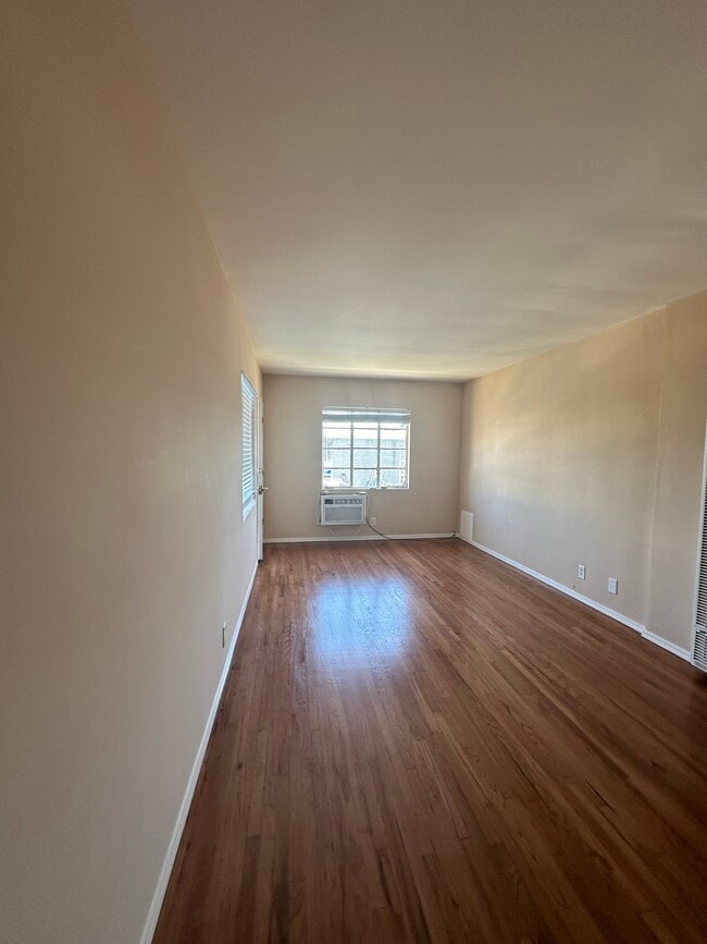 Building Photo - 7303 Woodley Ave