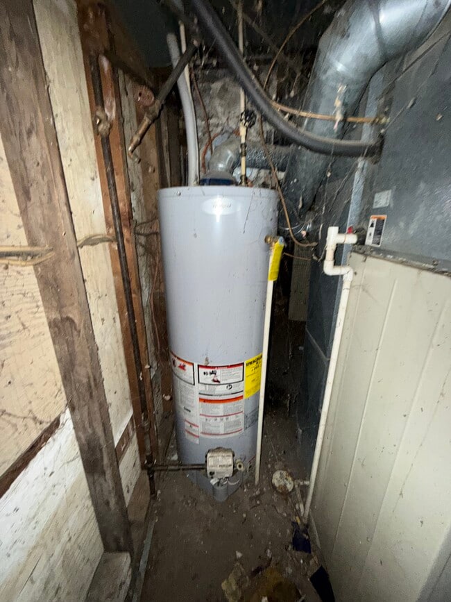 Building Photo - 111 E Livingston Dr