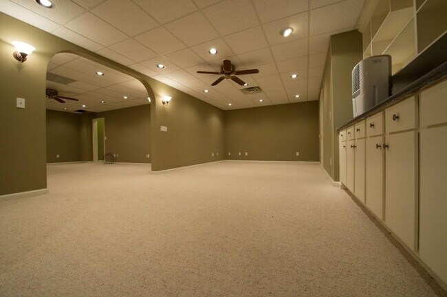 Building Photo - 5060 Gallatree Ln