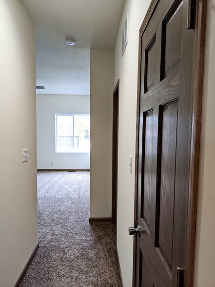 Building Photo - 612 Commercial Dr