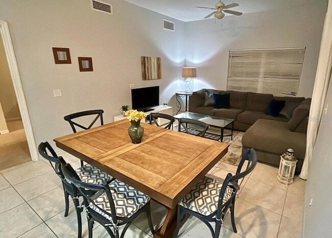 Building Photo - 4562 Yellowgold Rd E