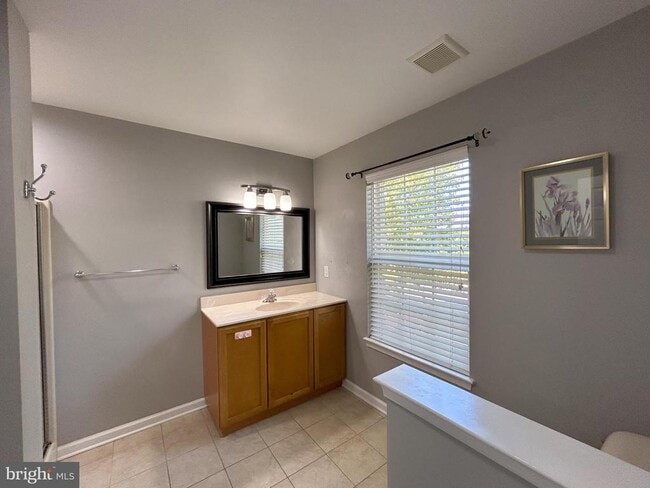 Building Photo - 122 Providence Ln