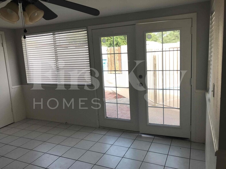 Building Photo - 9409 N 36th Dr