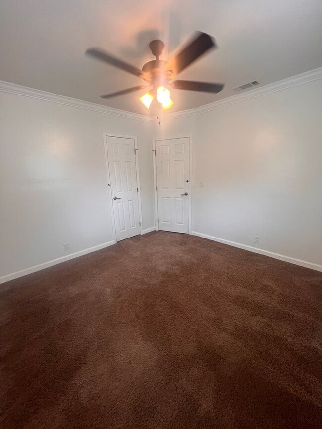 Building Photo - Beautiful 3 Bed / 2 Bath Home with Detached Bonus Space