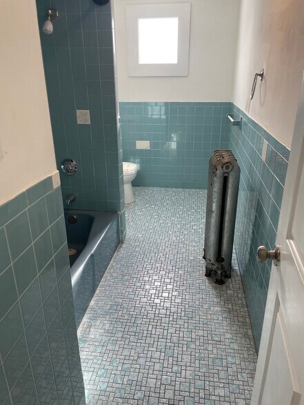 Building Photo - 83 Norwood St