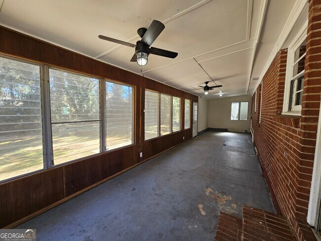 Building Photo - 2654 Plantation Dr