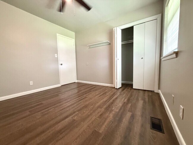 Building Photo - Beautiful 3BD 1.5BA Home W/  Bonus Room in...