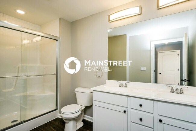 Building Photo - 3 Bedroom Pet-Friendly Home in Jeffersonville, IN with Main Street Renewal