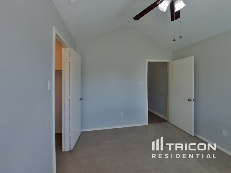 Building Photo - 102 Drycreek Dr