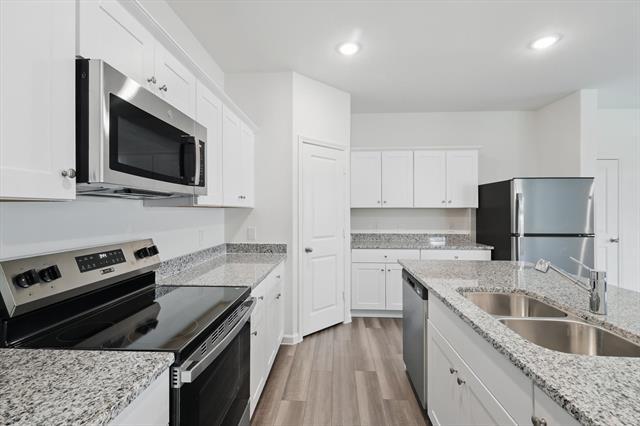 Building Photo - 5934 Sahara Dr