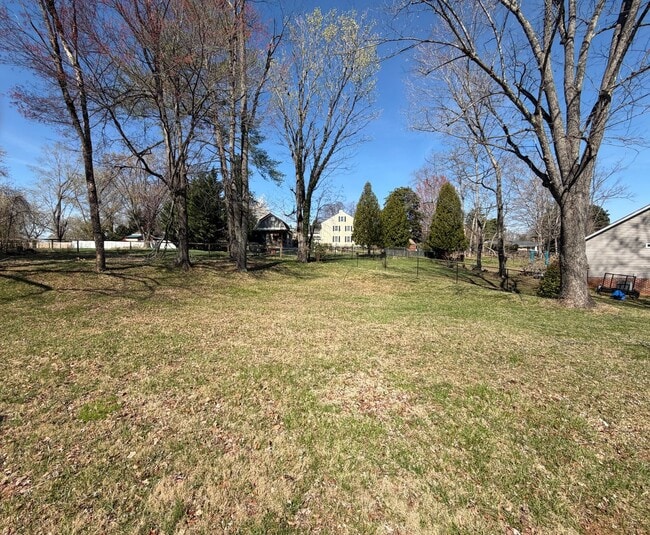 Building Photo - 4 Bedroom Home in Lynchburg