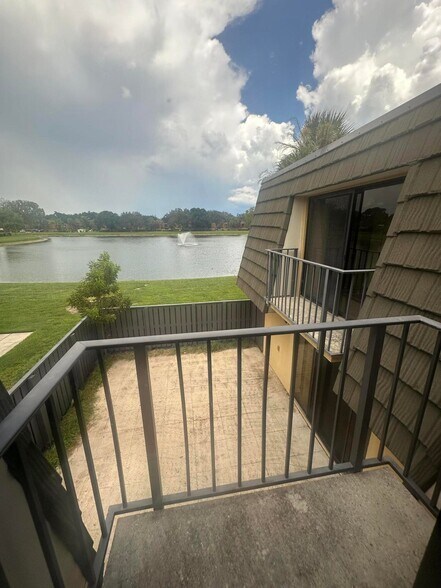 Building Photo - 1014 10th Way