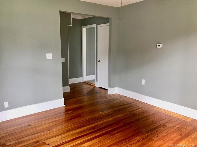 Building Photo - 15 Crofut Pl