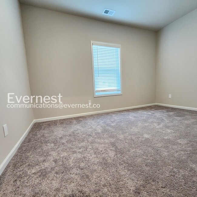 Building Photo - 3 Bed/2 Bath Home with Attached Garage / Pet-Friendly / Coming Soon!