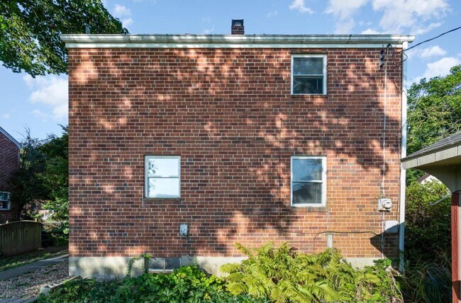 Building Photo - 409 Hillside Rd