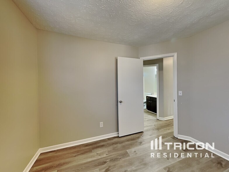 Building Photo - 102 Yocum Dr