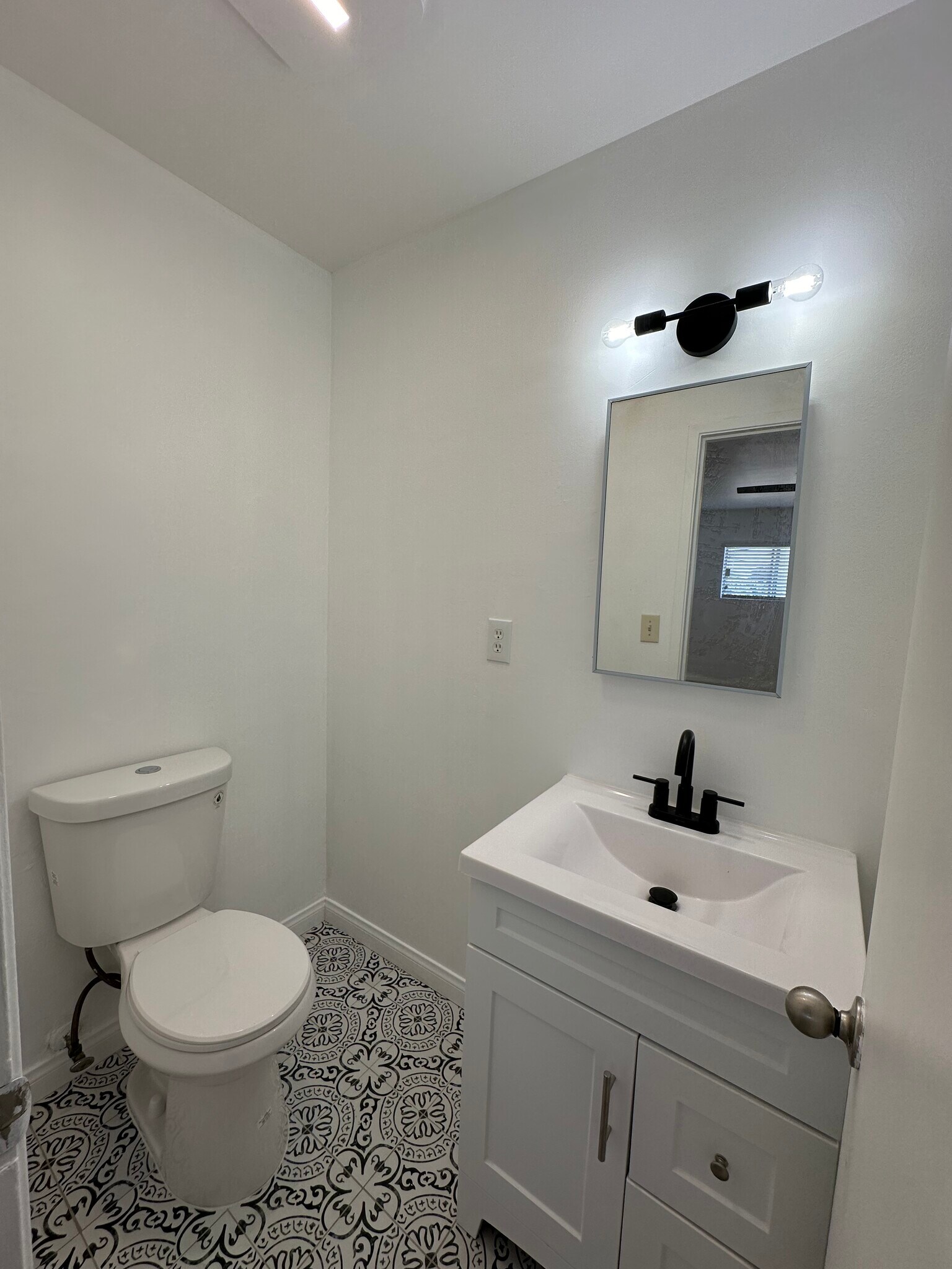 Building Photo - 1001 N Gay St