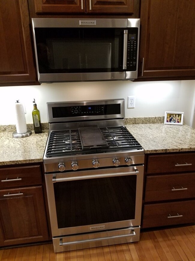 Building Photo - 3272 N Hackett Ave