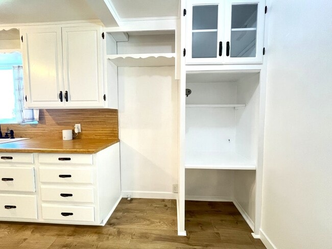 Building Photo - 3 bed, 2 bath located in Riverside!