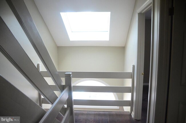 Building Photo - 277 Fox Run