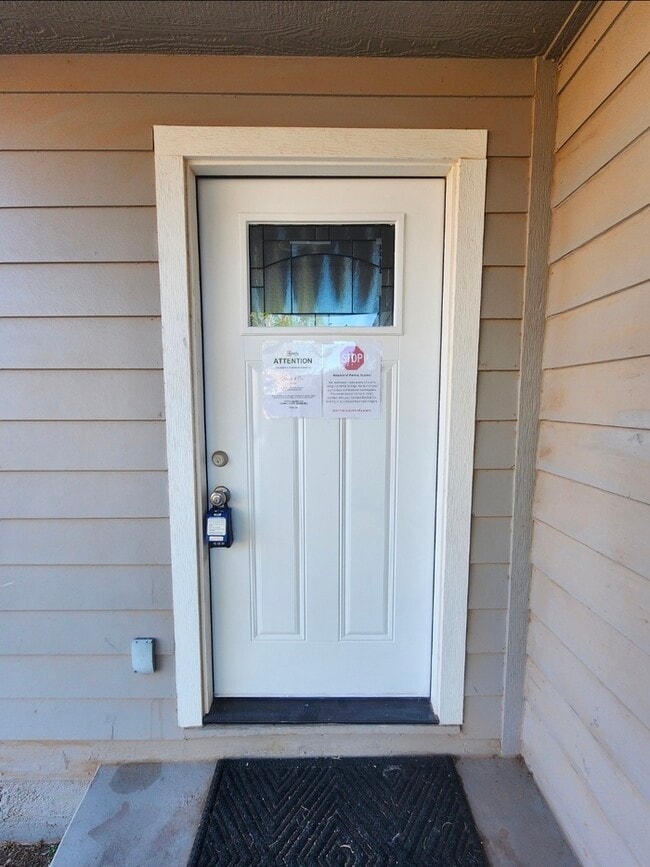 Building Photo - 3 bed 2 bath, move in ready!