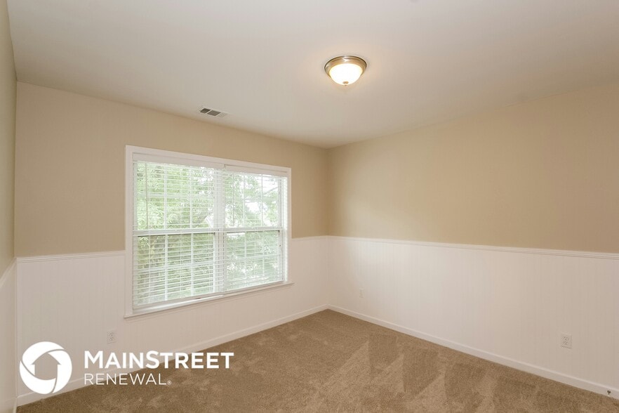 Building Photo - 3180 Elmendorf Dr NW