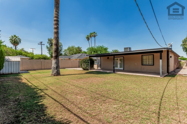 Building Photo - 3Bed/3Bath House at Thomas/7th Ave! Ready for Immediate Move-In! -- NO HOA! FULLY REMODELED!