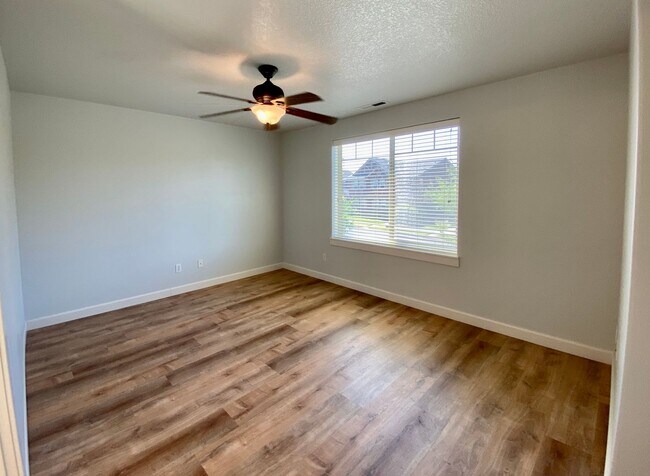 Building Photo - 3-BR Craftsman Home in SE Bend