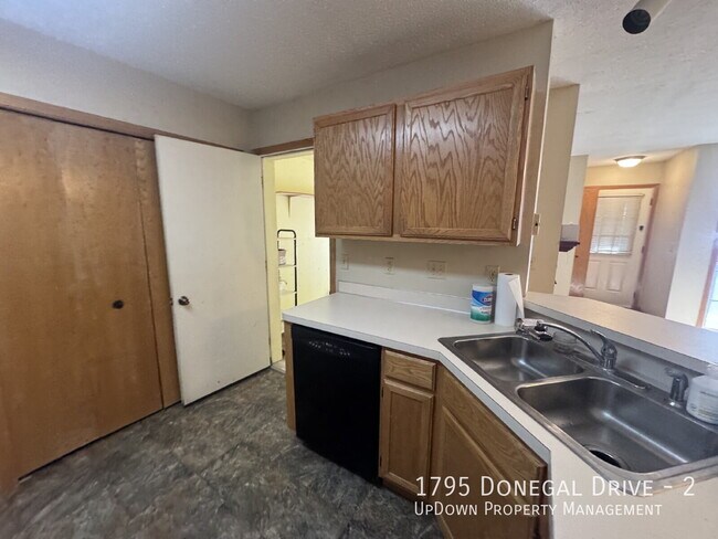 Building Photo - 1795 Donegal Dr