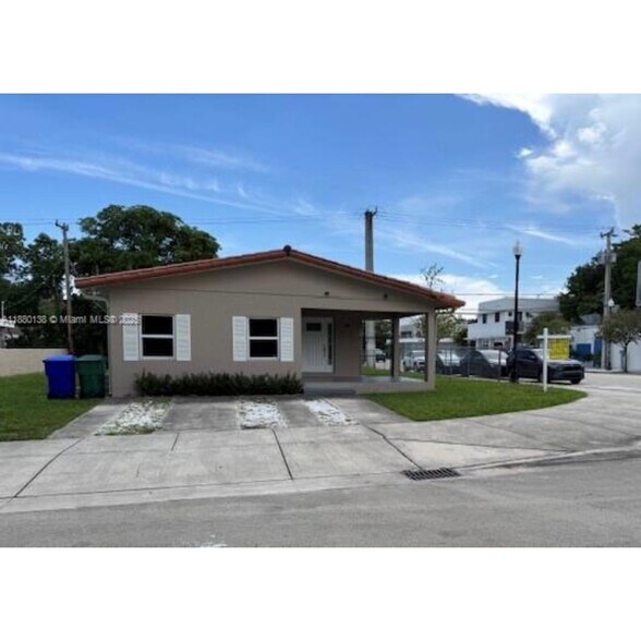 Primary Photo - 200 NE 44th St