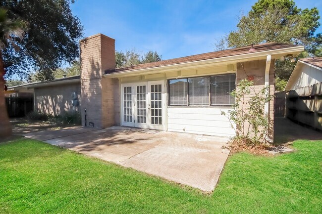 Building Photo - 16835 Grampin Dr