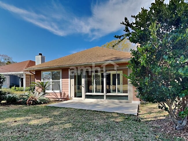 Building Photo - 805 Putters Green Way N