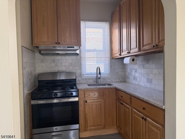 Building Photo - 557 Gregory Ave