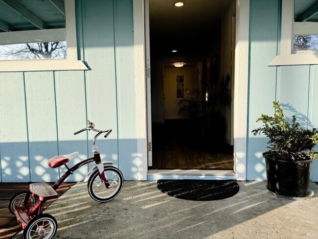 Building Photo - 16060 39th Ave