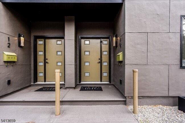 Building Photo - 10 McCready's Alley