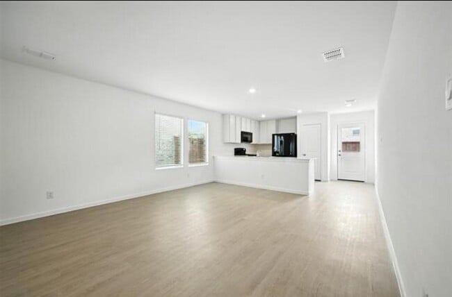 Building Photo - 205 Ashbrook St