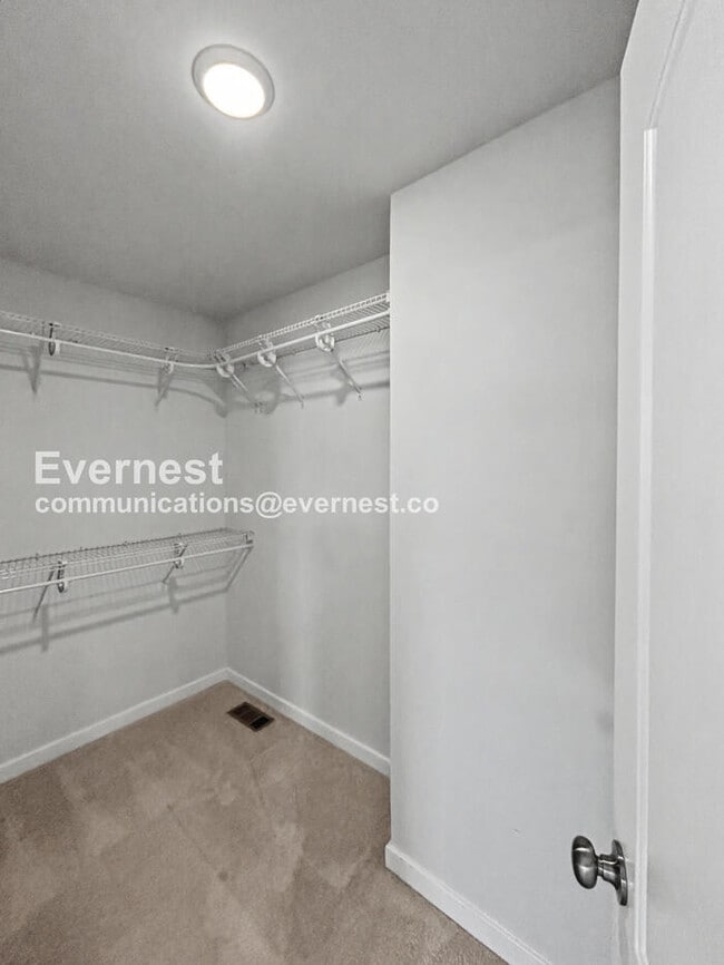 Building Photo - 1325 Claytor Ln