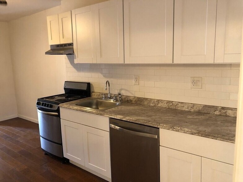 Building Photo - 329 E 116th St