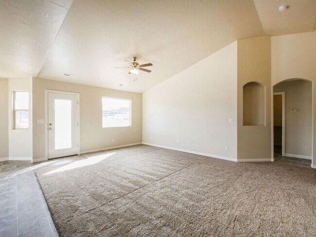 Building Photo - Beautiful 3 Bedroom, 2 bathroom Home in Hu...