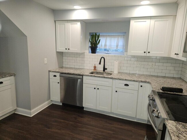 Building Photo - 414 Delaware Ave