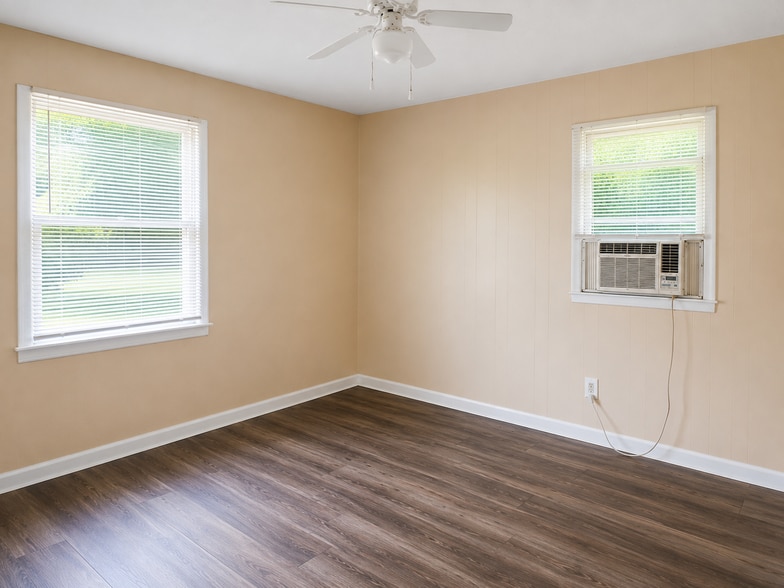 Building Photo - 2857 Walmar Dr