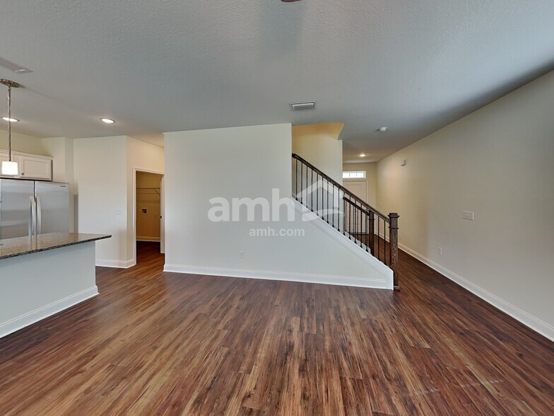 Building Photo - 185 Banyan Frst Dr