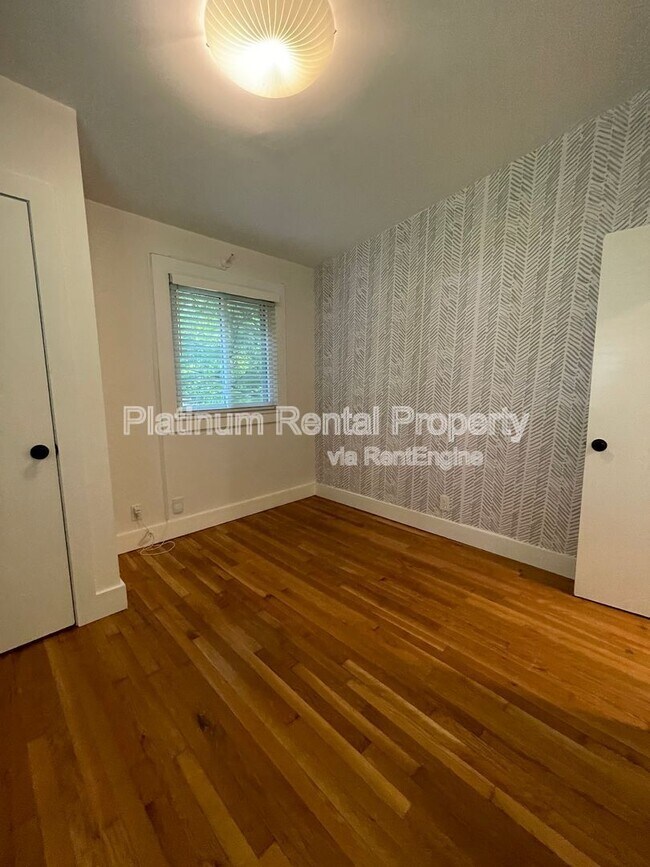 Building Photo - 3828 Donaldson Dr