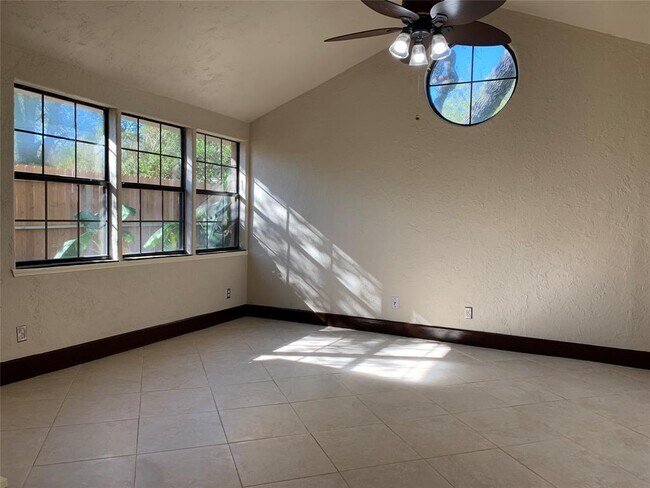 Building Photo - 434 Gentilly Dr