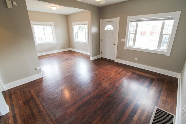 Building Photo - 2108 W Montgomery Ave